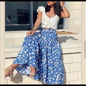 Zara XS-S blue floral maxi skirt WITH POCKETS